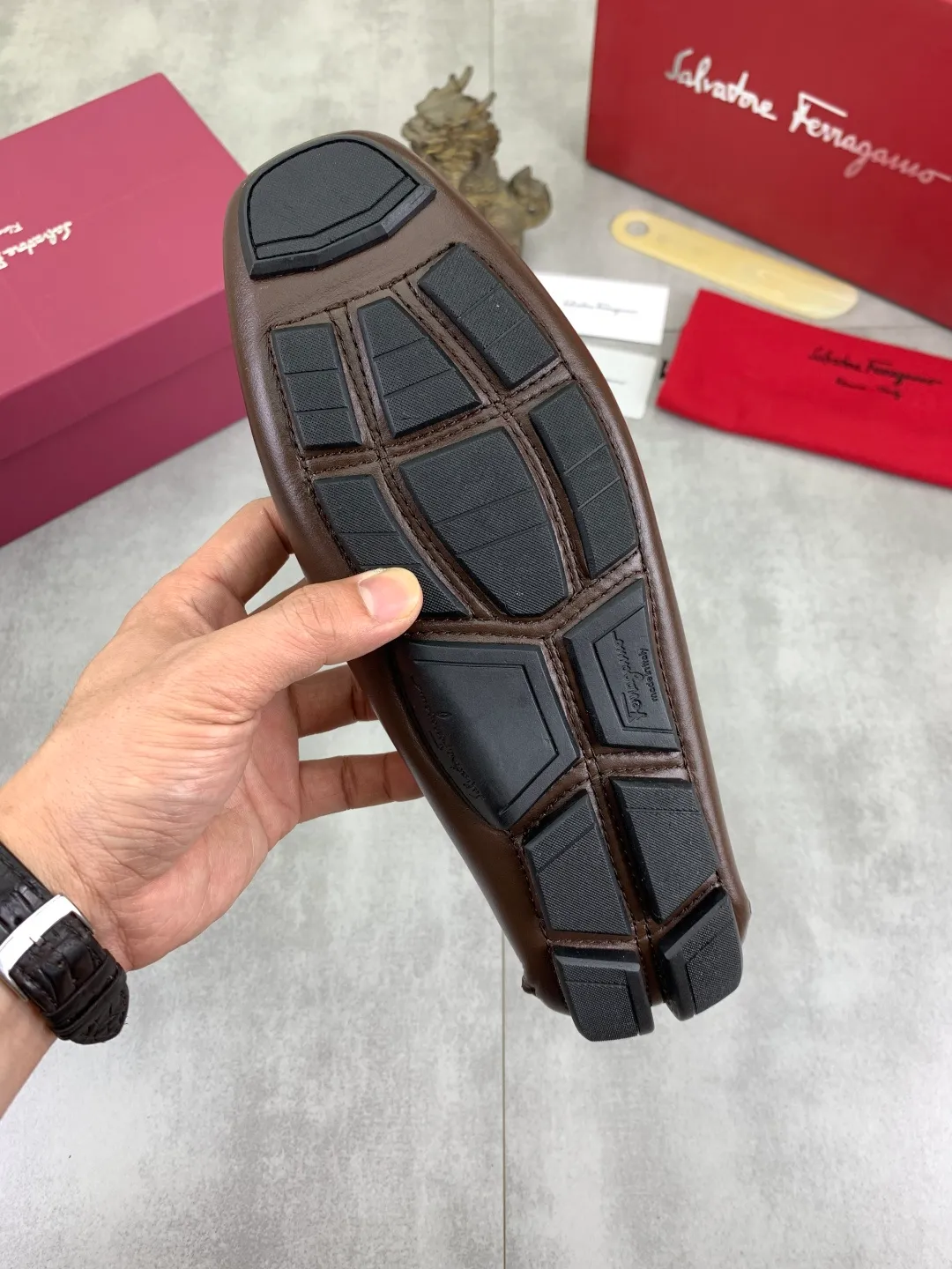 Men's shoes 💰P542 New model, high quality [Ferragamo/Ferragamo] Latest lazy slip-on shoes Original imported calfskin, imported cowhide lining + original luxury metal buckle + original combination outsole Comparison without pressure Code number: 38-45